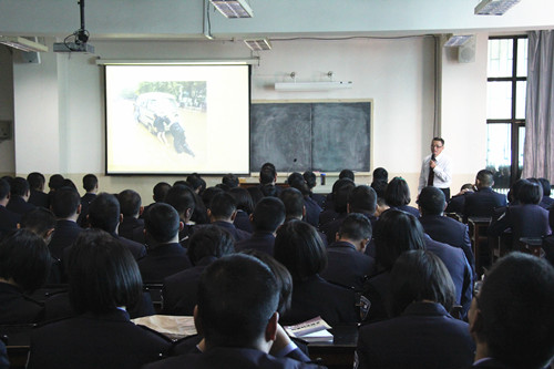讲座走进警官学院